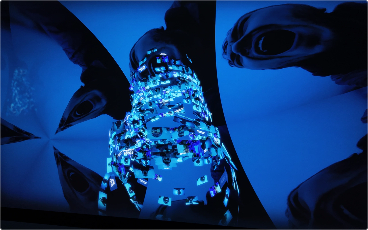 Ω (2025) by Jeanyoon Choi — Multi-Device Web Artwork (4 Displays, 1 Mobile); image 3 of 10