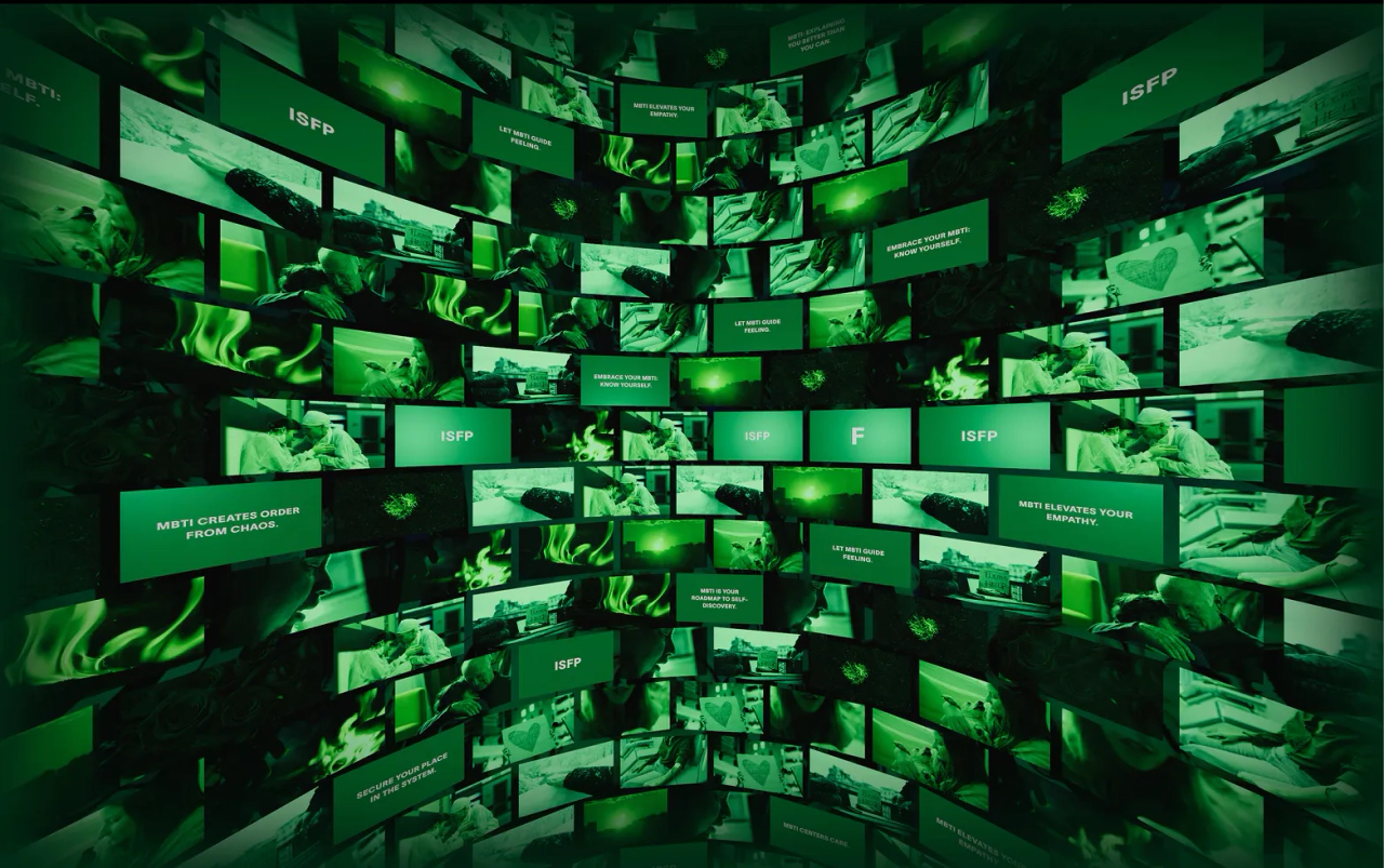 Ω (2025) by Jeanyoon Choi — Multi-Device Web Artwork (4 Displays, 1 Mobile); image 4 of 10
