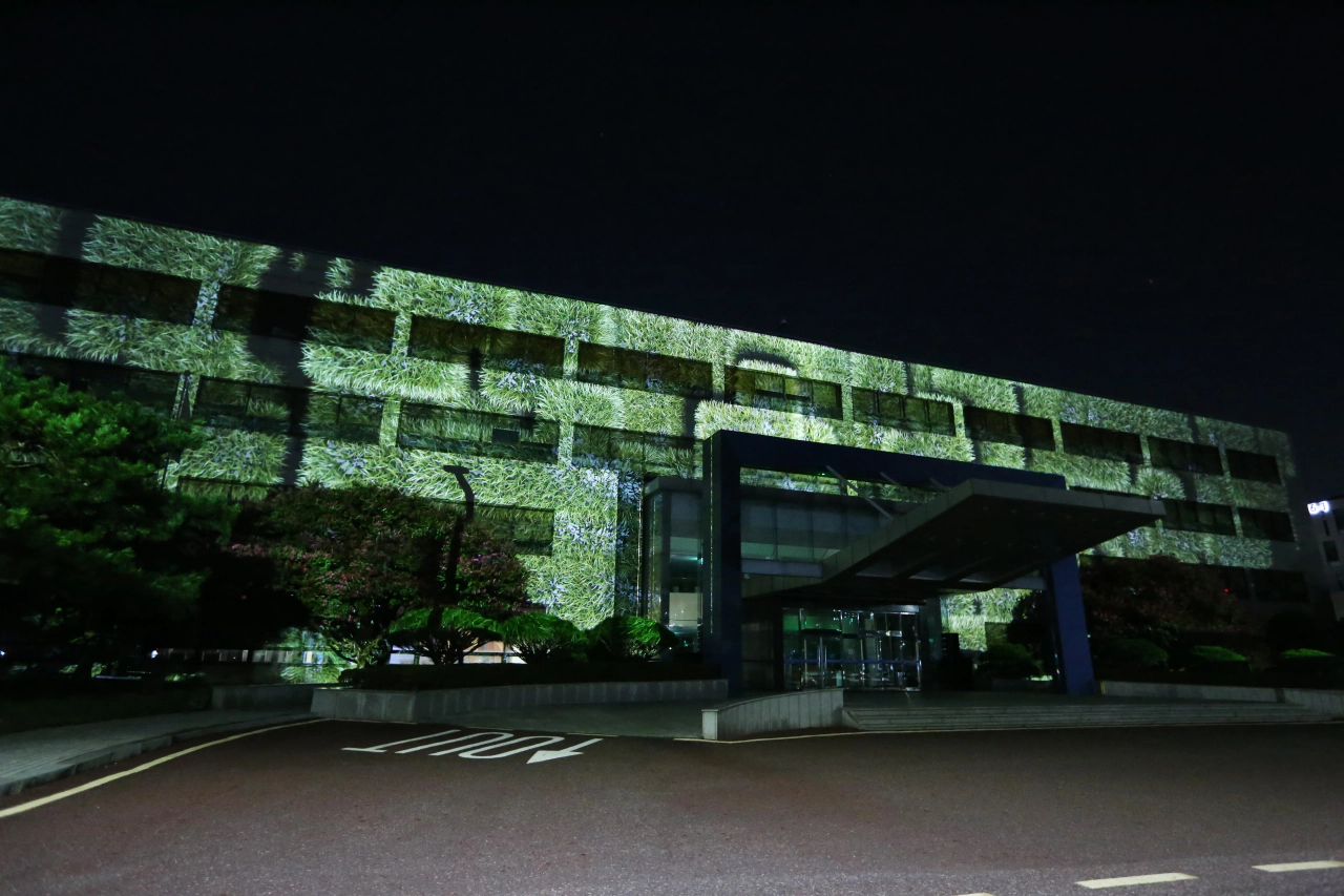 Biosphere: JENGA (2024) by Minhyeok Seo, Junyeong Im — Site-specific Projection mapping 4 '30" projection, Two Channel Audio; image 5 of 11