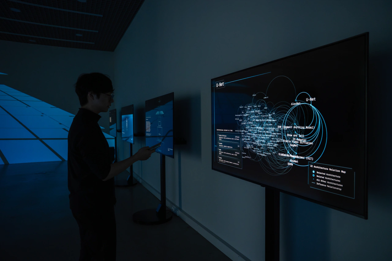 SoTA (2024) by Jeanyoon Choi, Euan Kang, SeJoon Park, Minhyeok Seo, Prof. Yiyun Kang — Multi-Device Web Artwork (4 Displays, 2 Projectors, 1 Mobile, 4 Channel Audio); image 10 of 11