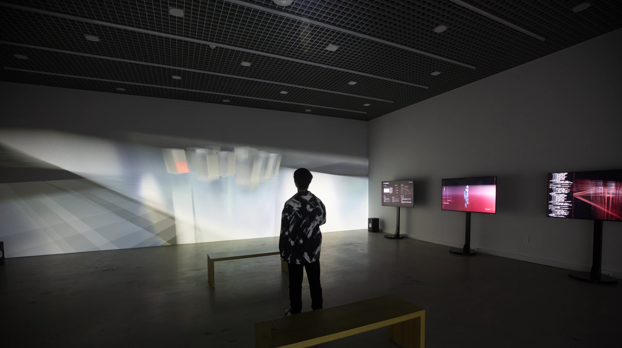 SoTA (2024) by Jeanyoon Choi, Euan Kang, SeJoon Park, Minhyeok Seo, Prof. Yiyun Kang — Multi-Device Web Artwork (4 Displays, 2 Projectors, 1 Mobile, 4 Channel Audio); image 11 of 11