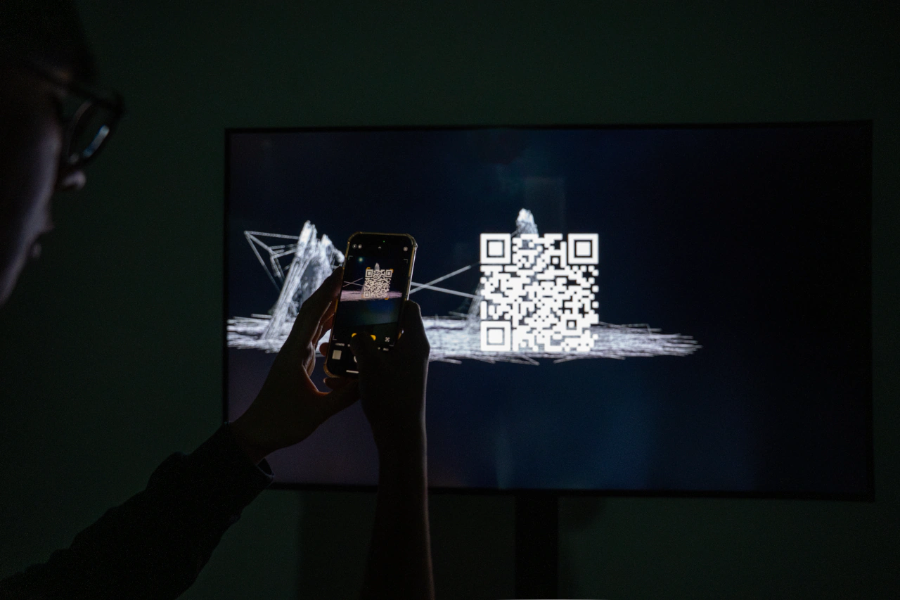 SoTA (2024) by Jeanyoon Choi, Euan Kang, SeJoon Park, Minhyeok Seo, Prof. Yiyun Kang — Multi-Device Web Artwork (4 Displays, 2 Projectors, 1 Mobile, 4 Channel Audio); image 2 of 11