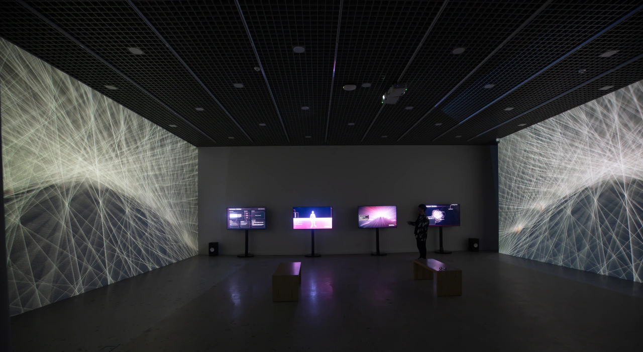 SoTA (2024) by Jeanyoon Choi, Euan Kang, SeJoon Park, Minhyeok Seo, Prof. Yiyun Kang — Multi-Device Web Artwork (4 Displays, 2 Projectors, 1 Mobile, 4 Channel Audio); image 4 of 11