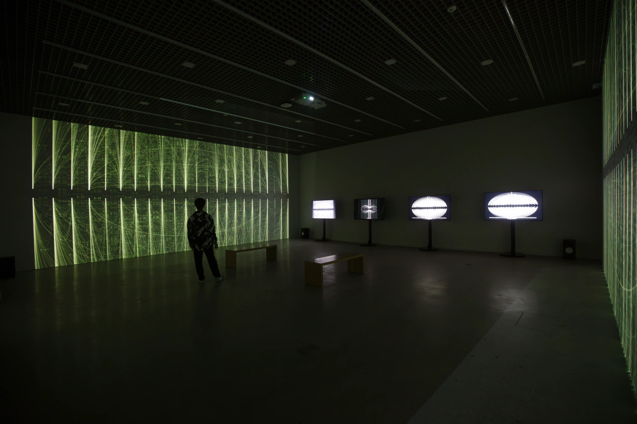 SoTA (2024) by Jeanyoon Choi, Euan Kang, SeJoon Park, Minhyeok Seo, Prof. Yiyun Kang — Multi-Device Web Artwork (4 Displays, 2 Projectors, 1 Mobile, 4 Channel Audio); image 7 of 11